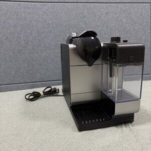 DeLonghi Nespresso Lattissima Plus EN520.S Capsule Espresso Cappuccino Maker